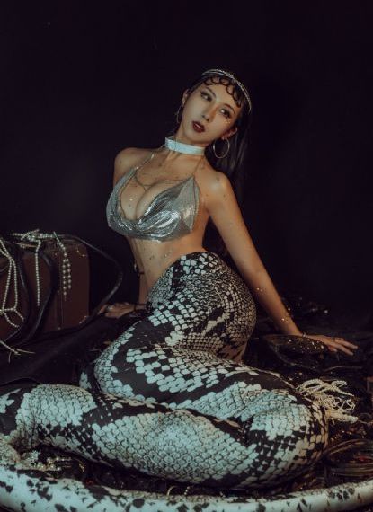 一边亲一边手伸进内裤里面-剧情片超清在线观看