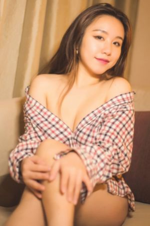 胡秀英撅起丰满肥大的屁股-国语字幕欧美在线观看